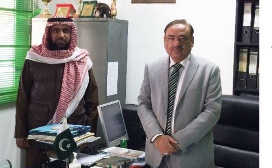 الدبوس ومدير احدى المدارس الخاصة