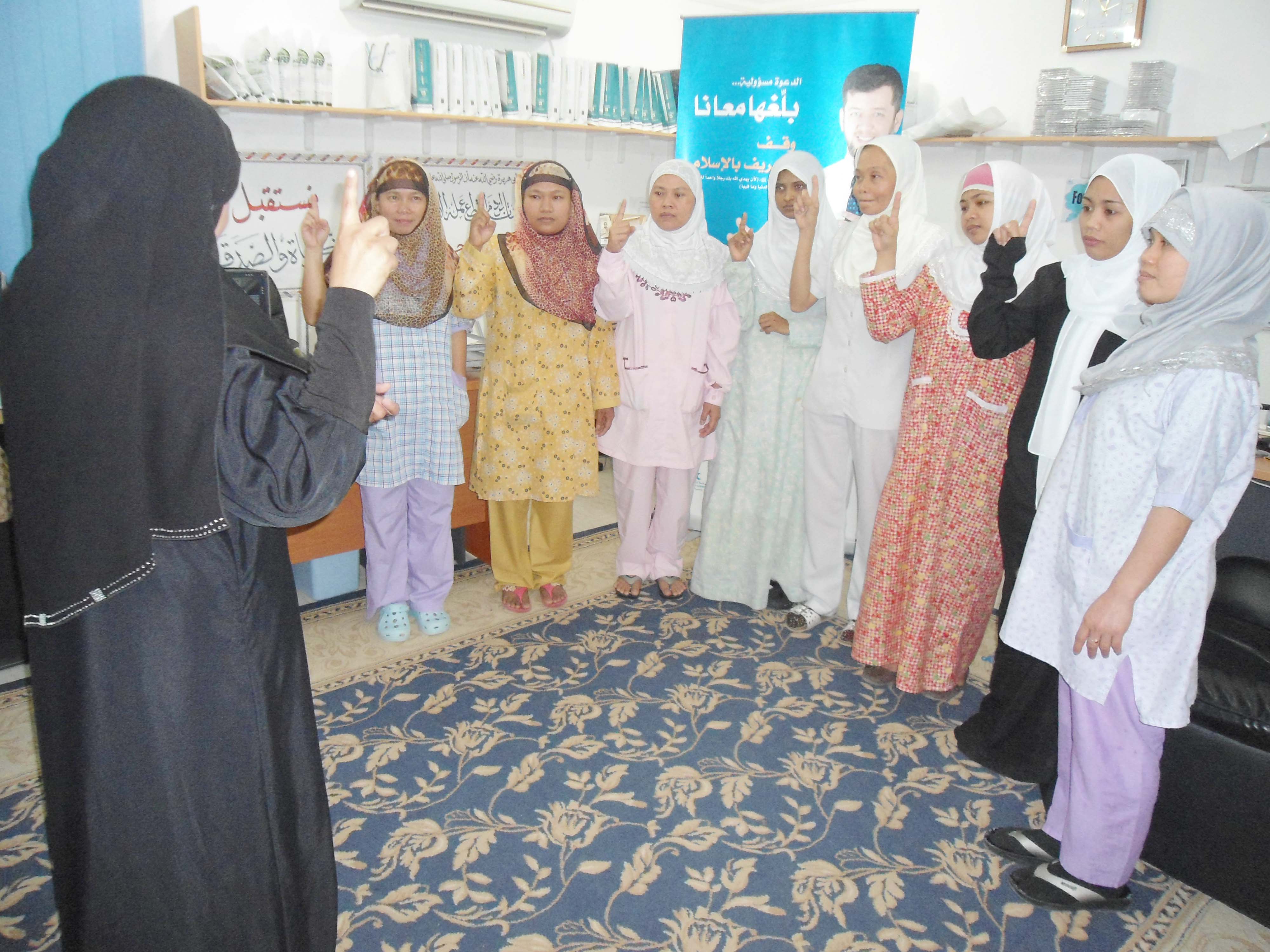 مسؤولة الشورى الإسلامي بسويسرا في ضيافة التعريف بالإسلام