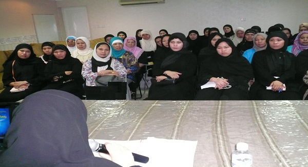 داعيات اللجنة أثناء الدورة