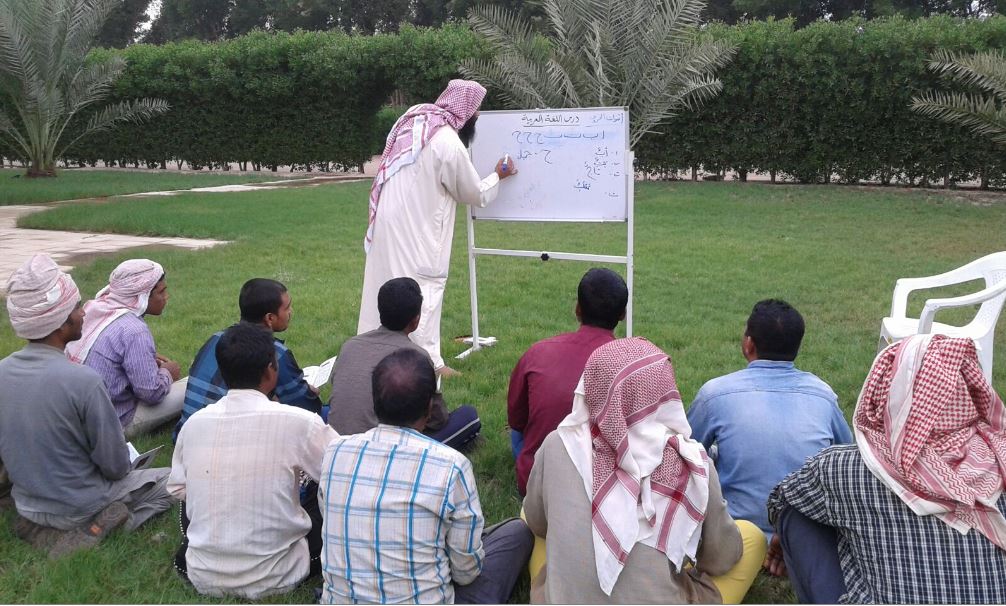 التعريف بالإسلام أول مؤسسة دعوية ثقافية تربوية تعمل وسط حقول الوفرة