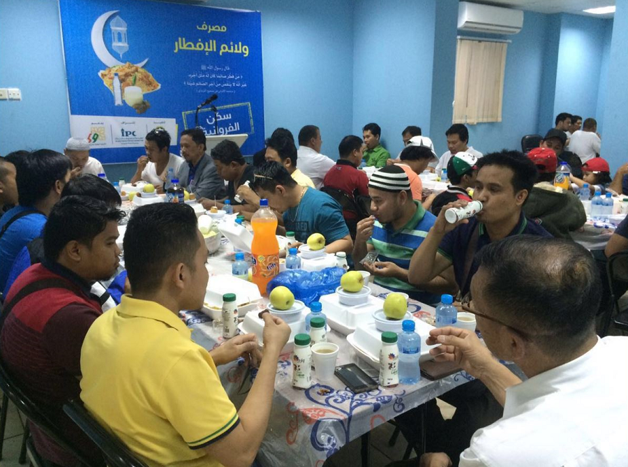 التعريف بالإسلام تضع اللمسات الأخيرة لمشروع ولائم إفطار الصائم