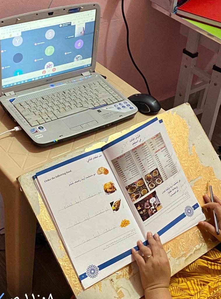 جانب من فصول تعليم اللغة العربية عن بعد بالتعريف بالإسلام